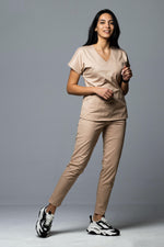 Încărcați imaginea în vizualizatorul Galerie, Costum Medical Premium TAG Ambra | Uniforma Medicala Feminina Cotton Stretch | Pudra