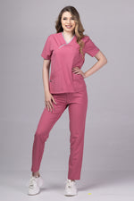 Încărcați imaginea în vizualizatorul Galerie, Costum Medical Premium de dama TAG Onyx | Uniforma Medicala Poly Spandex | Dusty Rose cu paspoal Argintiu