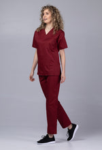 Încărcați imaginea în vizualizatorul Galerie, Costum Medical TAG ClassIQ | Uniforma Medicala Unisex Bumbac-Poliester | Visiniu