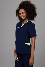 Încărcați imaginea în vizualizatorul Galerie, Costum Medical Premium de dama TAG Onyx | Uniforma Medicala Poly Spandex | Bleumarin cu paspoal Green Apple