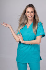 Încărcați imaginea în vizualizatorul Galerie, Costum Medical de dama TAG Premium Unisex | Uniforma Medicala Unisex Cotton Stretch | Turcoaz