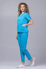 Încărcați imaginea în vizualizatorul Galerie, Costum Medical Premium de dama TAG Onyx | Uniforma Medicala Poly Spandex | Ocean cu paspoal Alb