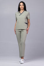 Încărcați imaginea în vizualizatorul Galerie, Costum Medical Premium de dama TAG Onyx | Uniforma Medicala Poly Spandex | Olive cu paspoal Bleumarin