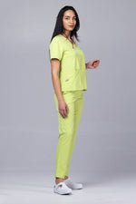 Încărcați imaginea în vizualizatorul Galerie, Costum Medical Premium de dama TAG Onyx | Uniforma Medicala Poly Spandex | Green Apple cu paspoal Ciclam