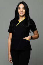 Încărcați imaginea în vizualizatorul Galerie, Costum Medical Premium de dama TAG Onyx | Uniforma Medicala Poly Spandex | Negru cu paspoal Galben