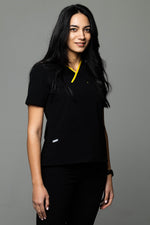 Încărcați imaginea în vizualizatorul Galerie, Costum Medical Premium de dama TAG Onyx | Uniforma Medicala Poly Spandex | Negru cu paspoal Galben