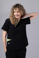 Încărcați imaginea în vizualizatorul Galerie, Costum Medical Premium de dama TAG Onyx | Uniforma Medicala Poly Spandex | Negru cu paspoal Green Apple