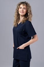 Încărcați imaginea în vizualizatorul Galerie, Costum Medical Premium TAG Stellar | Uniforma Medicala Unisex Poly Spandex | Bleumarin