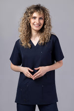 Încărcați imaginea în vizualizatorul Galerie, Costum Medical Premium TAG Stellar | Uniforma Medicala Unisex Poly Spandex | Bleumarin