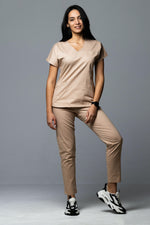 Încărcați imaginea în vizualizatorul Galerie, Costum Medical Premium TAG Ambra | Uniforma Medicala Feminina Cotton Stretch | Pudra