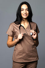 Încărcați imaginea în vizualizatorul Galerie, Costum Medical Premium TAG Ambra | Uniforma Medicala Feminina Cotton Stretch | Cafeniu