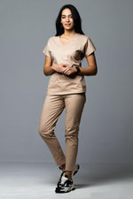 Încărcați imaginea în vizualizatorul Galerie, Costum Medical Premium TAG Ambra | Uniforma Medicala Feminina Cotton Stretch | Pudra
