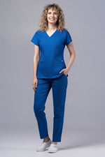Încărcați imaginea în vizualizatorul Galerie, Costum Medical Premium TAG Ambra | Uniforma Medicala Feminina Cotton Stretch | Albastru Marin