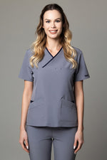 Încărcați imaginea în vizualizatorul Galerie, Costum Medical Premium de dama TAG Onyx | Uniforma Medicala Poly Spandex | Gri cu paspoal Bleumarin