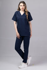 Încărcați imaginea în vizualizatorul Galerie, Costum Medical Premium de dama TAG Cool | Uniforma Medicala de vara | Bleumarin