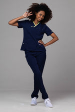 Încărcați imaginea în vizualizatorul Galerie, Costum Medical Premium de dama TAG Onyx | Uniforma Medicala Poly Spandex | Bleumarin cu paspoal Green Apple