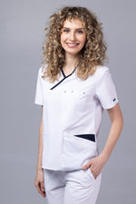 Încărcați imaginea în vizualizatorul Galerie, Costum Medical Premium de dama TAG Onyx | Uniforma Medicala Poly Spandex | Alb cu paspoal Bleumarin