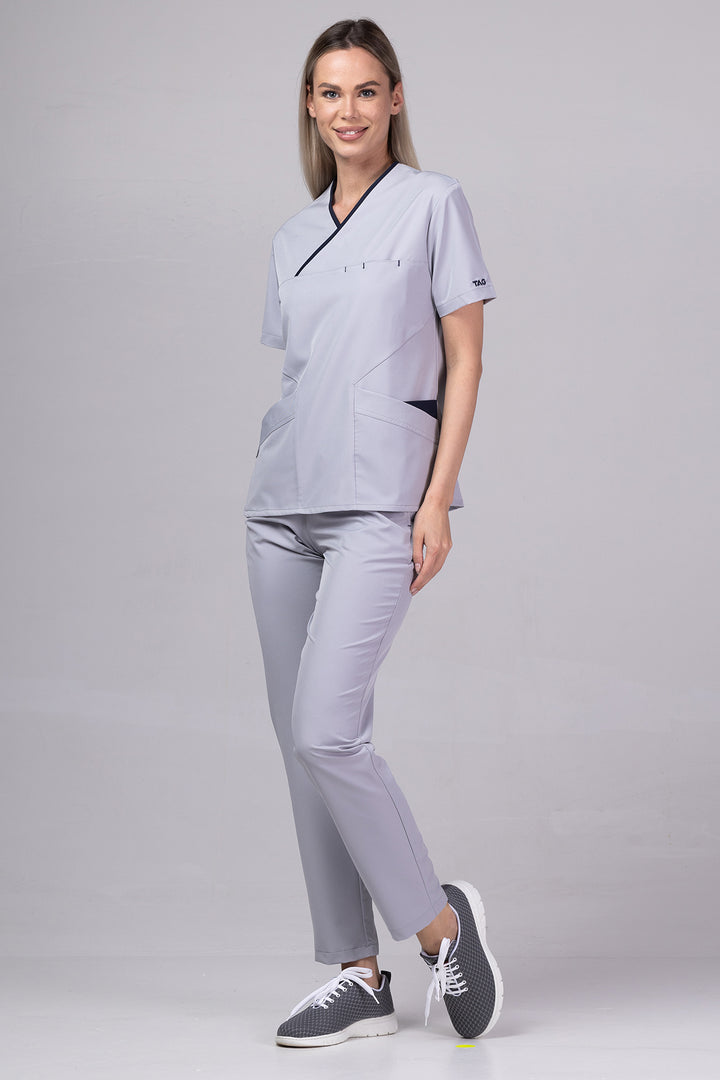 Costum Medical Premium de dama TAG Onyx | Uniforma Medicala Poly Spandex | Argintiu cu paspoal bleumarin
