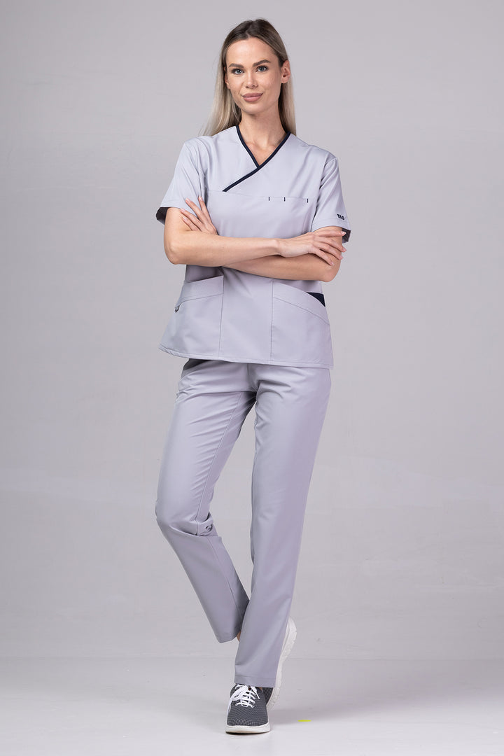Costum Medical Premium de dama TAG Onyx | Uniforma Medicala Poly Spandex | Argintiu cu paspoal bleumarin