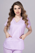 Încărcați imaginea în vizualizatorul Galerie, Costum Medical Premium TAG Ambra | Uniforma Medicala Feminina Cotton Stretch | Lila