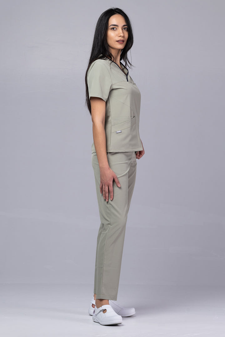 Costum Medical Premium de dama TAG Onyx | Uniforma Medicala Poly Spandex | Olive cu paspoal Bleumarin