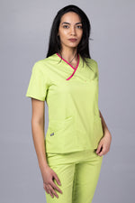 Încărcați imaginea în vizualizatorul Galerie, Costum Medical Premium de dama TAG Onyx | Uniforma Medicala Poly Spandex | Green Apple cu paspoal Ciclam