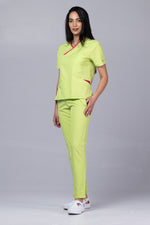 Încărcați imaginea în vizualizatorul Galerie, Costum Medical Premium de dama TAG Onyx | Uniforma Medicala Poly Spandex | Green Apple cu paspoal Ciclam