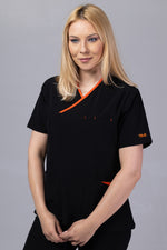 Încărcați imaginea în vizualizatorul Galerie, Costum Medical Premium de dama TAG Onyx | Uniforma Medicala Poly Spandex | Negru cu paspoal Orange