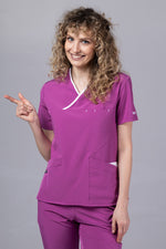 Încărcați imaginea în vizualizatorul Galerie, Costum Medical Premium de dama TAG Onyx | Uniforma Medicala Poly Spandex | Mov cu paspoal Alb