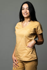 Încărcați imaginea în vizualizatorul Galerie, Costum Medical Premium TAG Ambra | Uniforma Medicala Feminina Cotton Stretch | Auriu