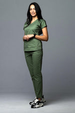 Încărcați imaginea în vizualizatorul Galerie, Costum Medical Premium TAG Ambra | Uniforma Medicala Feminina Cotton Stretch | Kaki