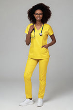 Încărcați imaginea în vizualizatorul Galerie, Costum Medical Premium TAG Ambra | Uniforma Medicala Feminina Cotton Stretch | Galben